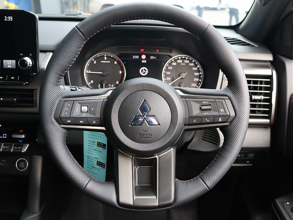 純正本革巻きステアリング！