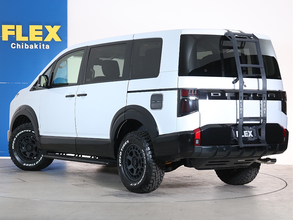 JAOS製のフューエルカバーのプロテクターやリアラダーも装着済みです！