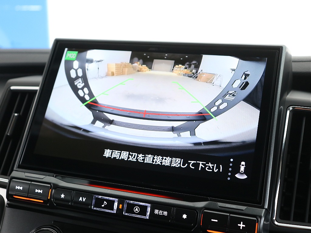 バックカメラと連動で車庫入れもラクラク！