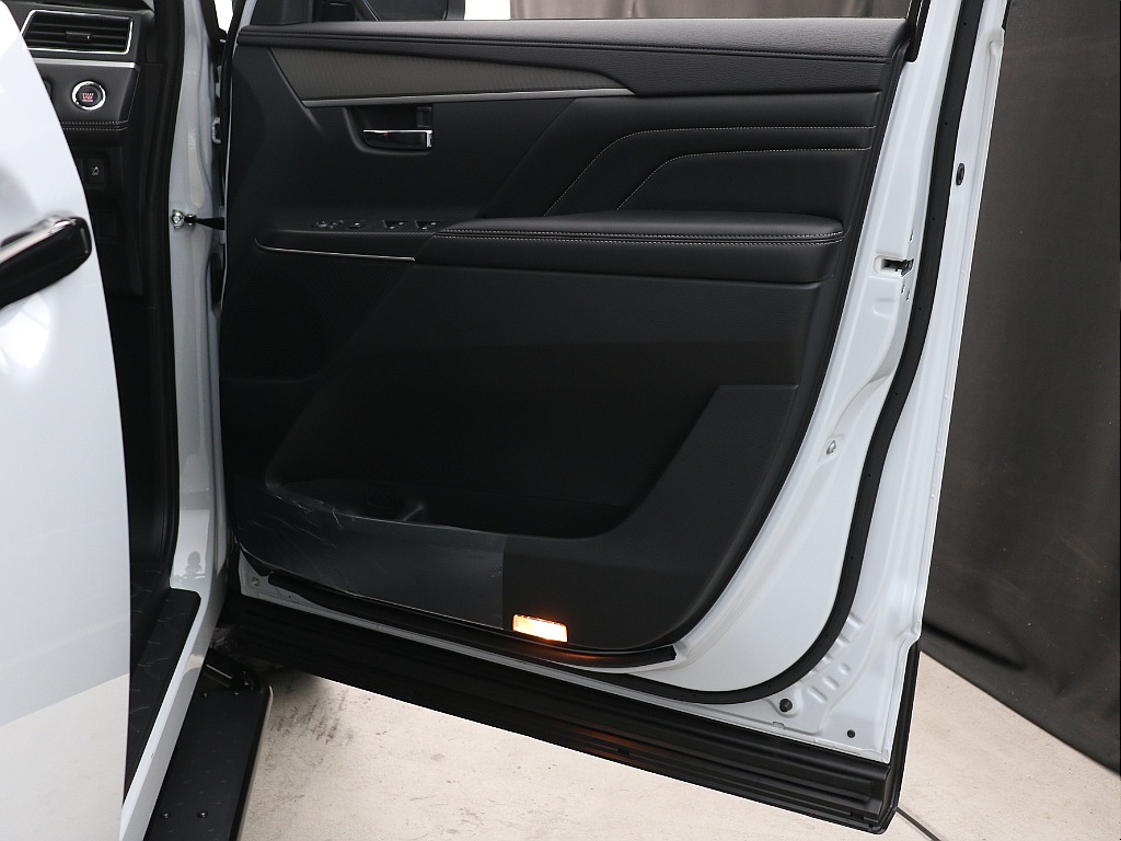 運転席ドアトリム！