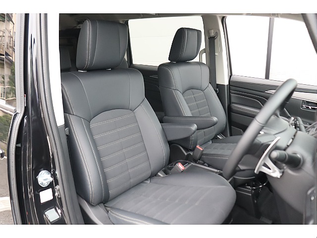 全席ハーフレザーシートとなります！