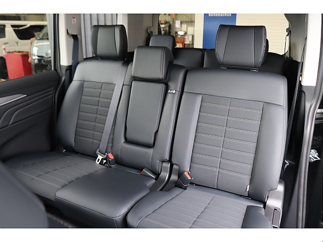 2列目シートは、3人掛けーシートです☆