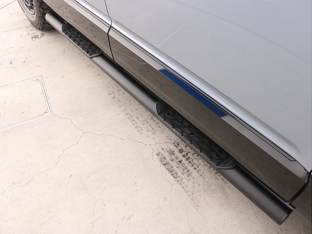 サイドステップ付きで乗り降りも安心です！