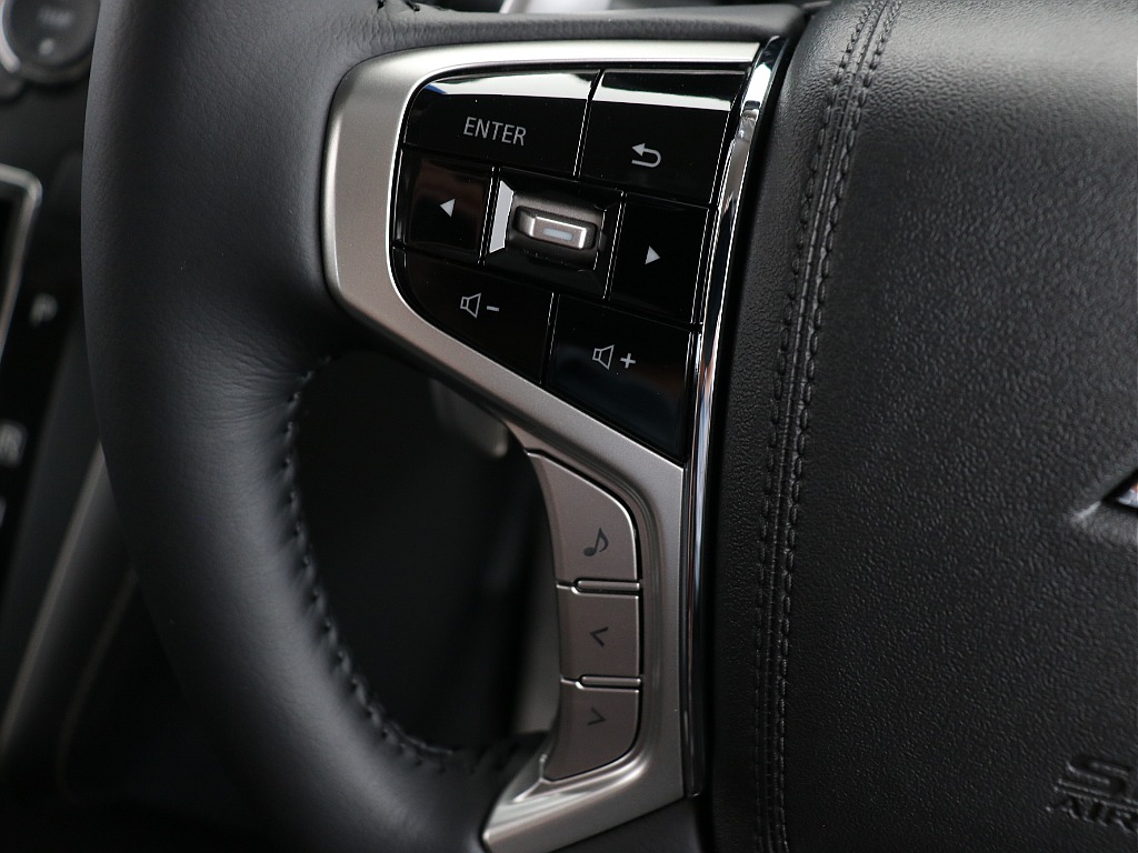 ステアリングスイッチ左！