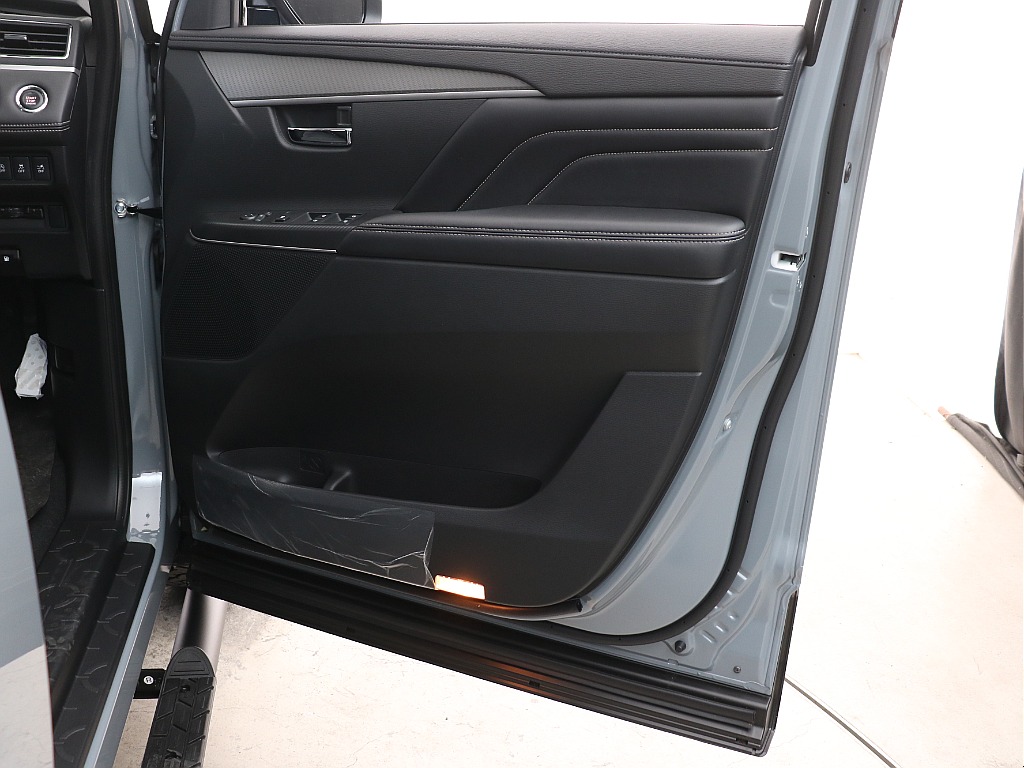 運転席ドアトリム！