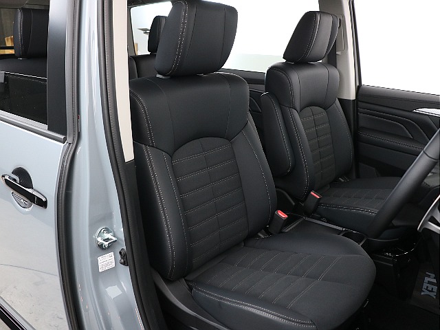 撥水機能付きのコンビネーションシート！アウトドアでも使いやすい仕様です♪