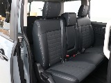 8人乗りのお車です！6:4分割のベンチシートですので簡単に3列目の乗車もできます♪