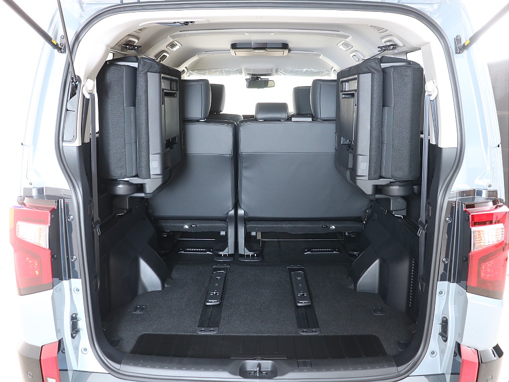 跳ね上がるとこのようにラゲッジスペースも確保できます！
