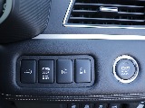 プッシュスタート・ステアリングスイッチなども装備されており嬉しい装備が充実している車両になっております！！