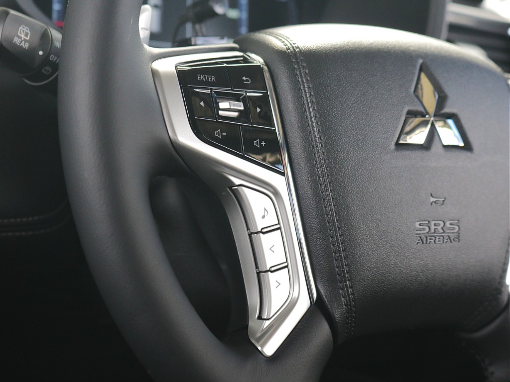 ステアリングスイッチ