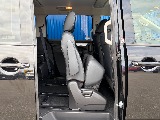 セカンドシートを折り畳み荷室を広くできます☆