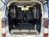 3列目シートを跳ね上げ荷室量をアップ☆