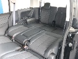 2列目を倒すと3列目シートと合わせてフルフラットにしてお使いいただけます☆