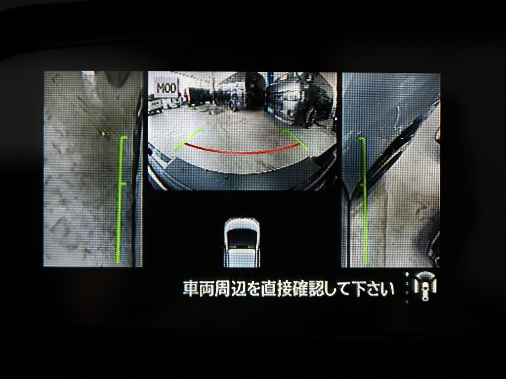 バックミラーにもバックカメラが映し出されます♪♪