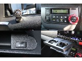 ツウィーター、オートエアコン、AC100V電源、ドリンクホルダー！
