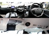 レザー調ガングリップステアリング、フリップダウンモニター10.1インチ、ルーフスピーカー！