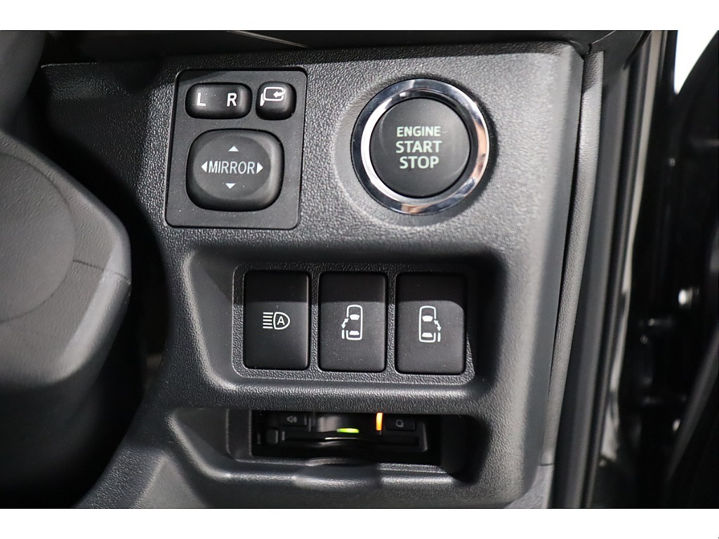 プッシュスタート＆スマートエントリー、両側パワースライドドア！