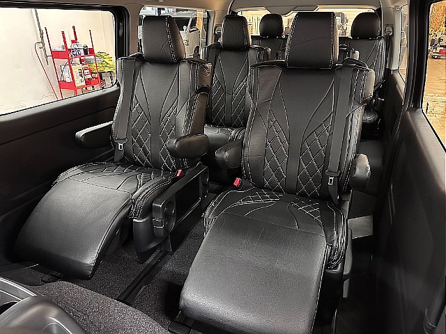 キャプテンシート4席！オットマン付き！