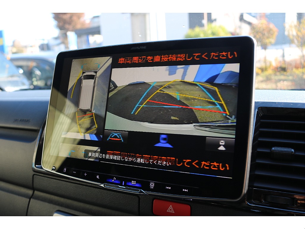 パノラミックビューモニター＆バックカメラ連動！