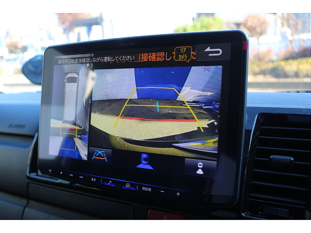 バックカメラ＆パノラミックビューモニター連動！