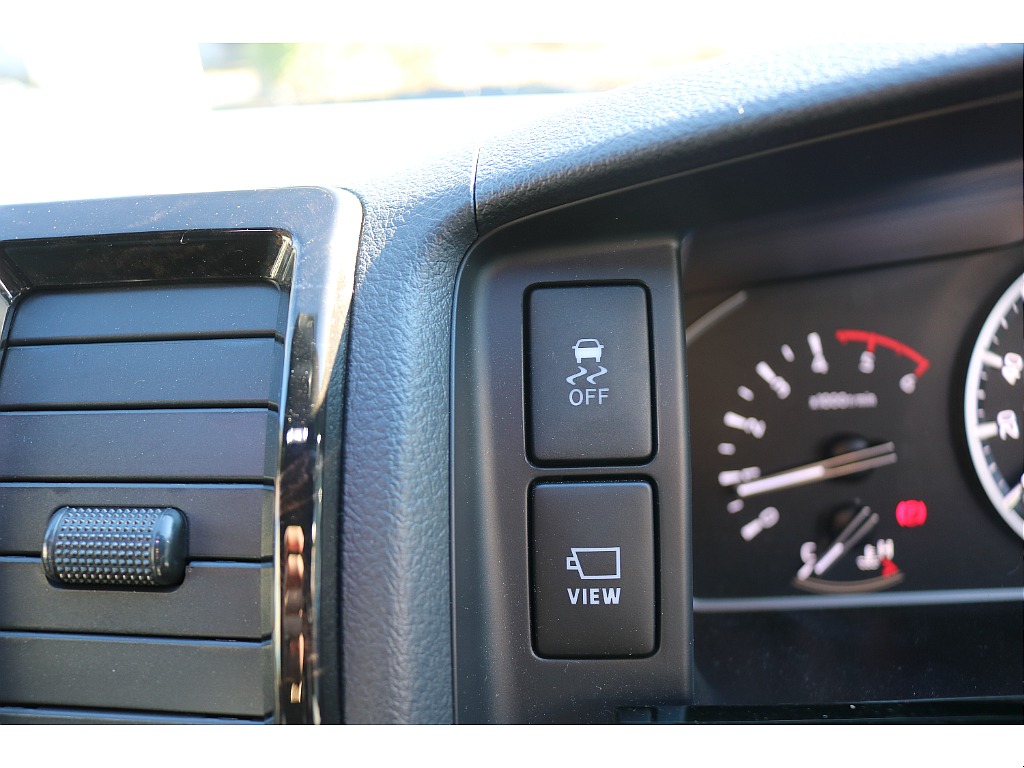 トラクションコントロール、パノラミックビューモニタースイッチ！