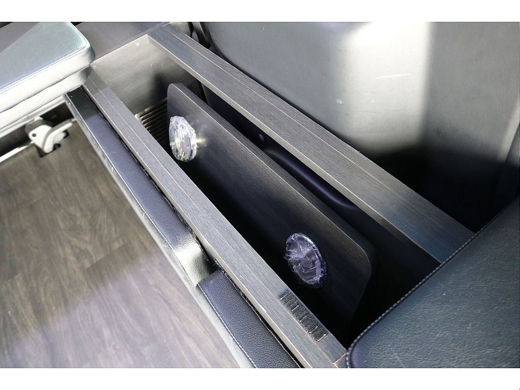 テーブル、ポールは収納可能です！