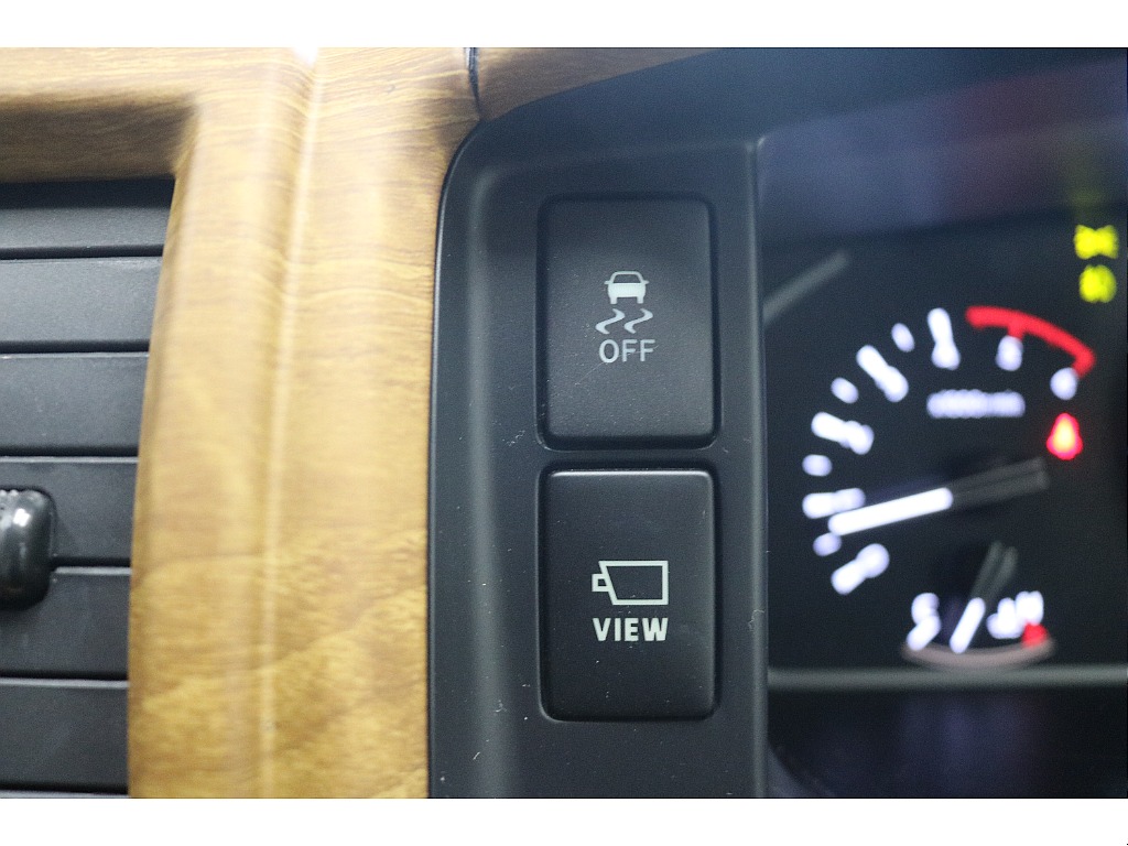 トラクションコントロール、パノラミックビューモニター！