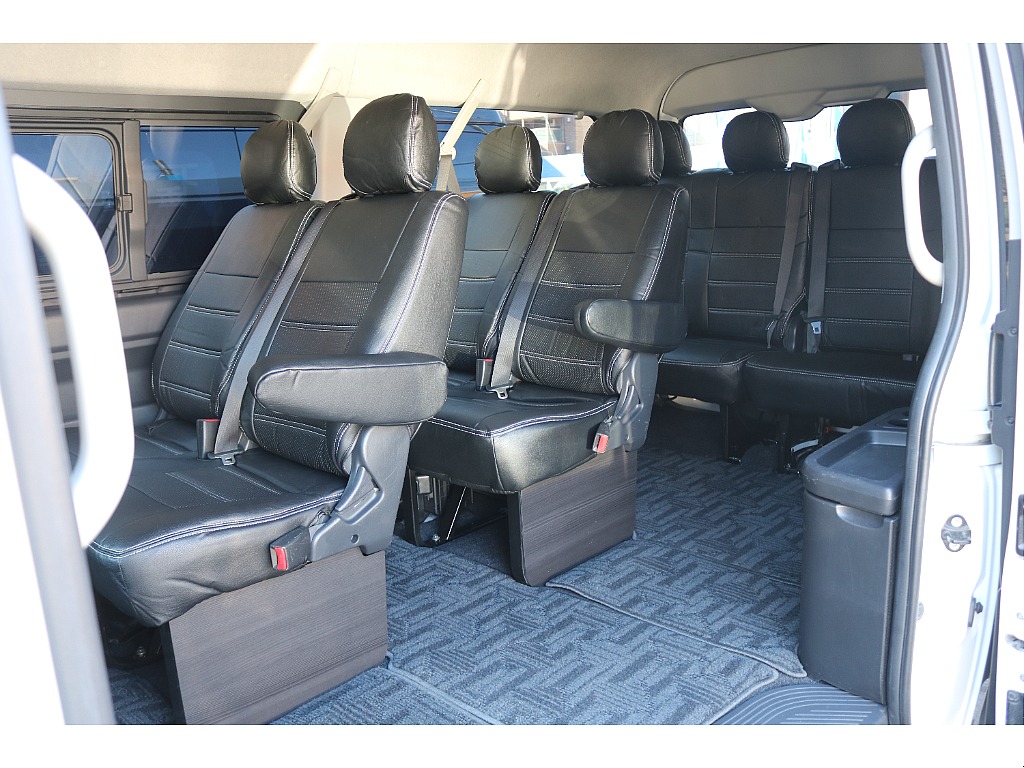 10人乗りスタンダードシート！