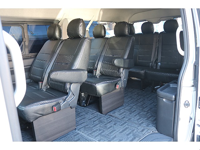 10人乗りスタンダードシート！