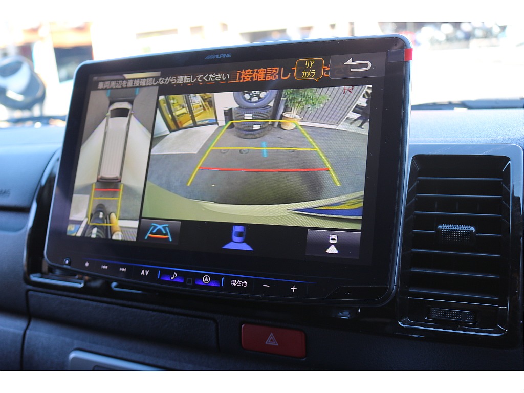 バックカメラ＆パノラミックビューモニター連動！