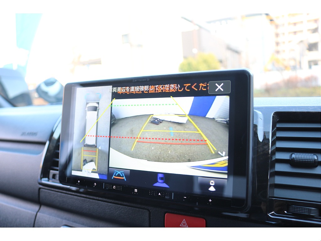 バックカメラ＆パノラミックビューモニター連動！
