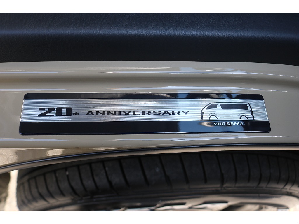 20周年記念スカッフプレート！