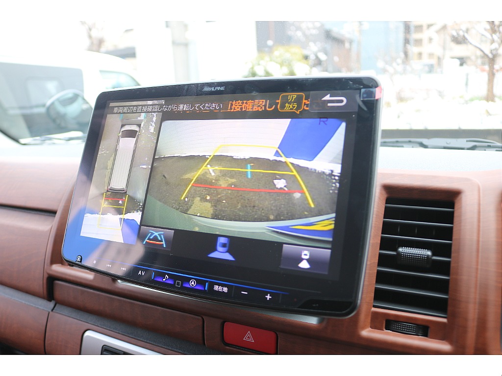 バックカメラ＆パノラミックビューモニター連動！