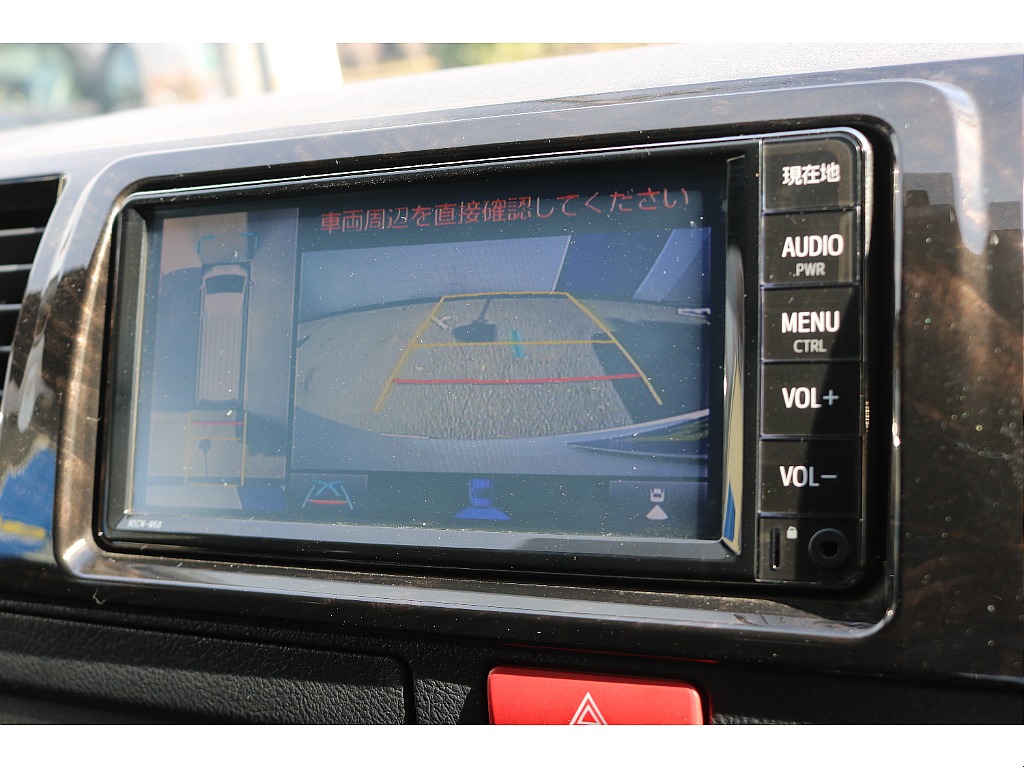 バックカメラ＆パノラミックビューモニター連動！