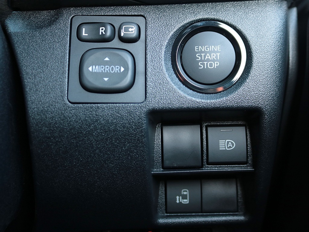 プッシュスタート＆スマートエントリー！パワースライドドア！