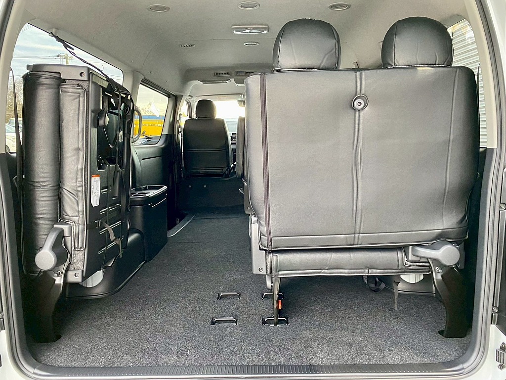 ４列目は跳ね上げ可能です！