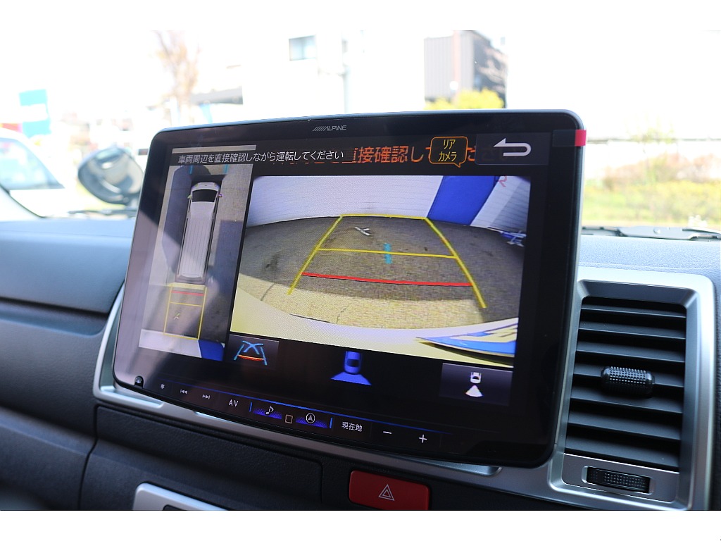 バックカメラ＆パノラミックビューモニター連動！