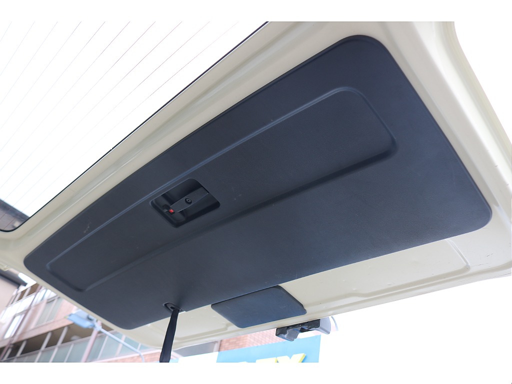 リアゲート内張りも綺麗です！