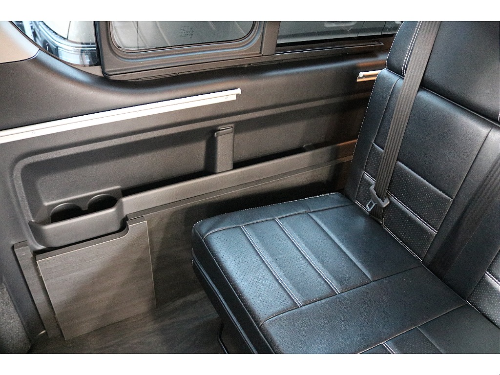 ２列目は横にもスライド可能です！