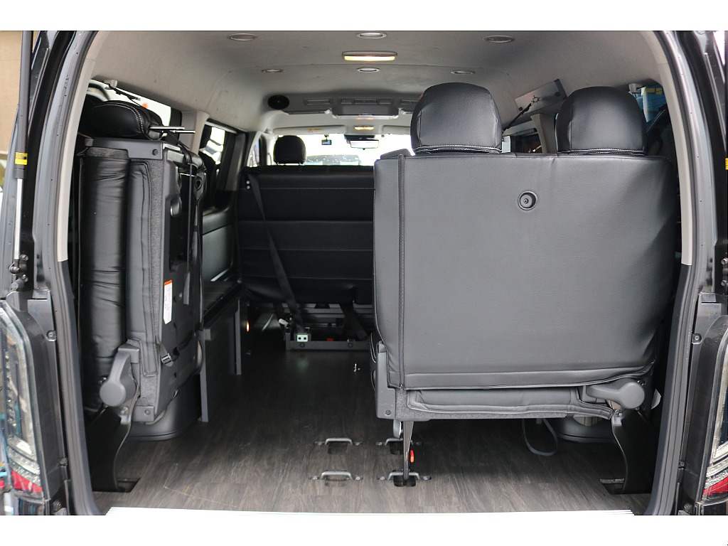 ４列目は跳ね上げ可能です！