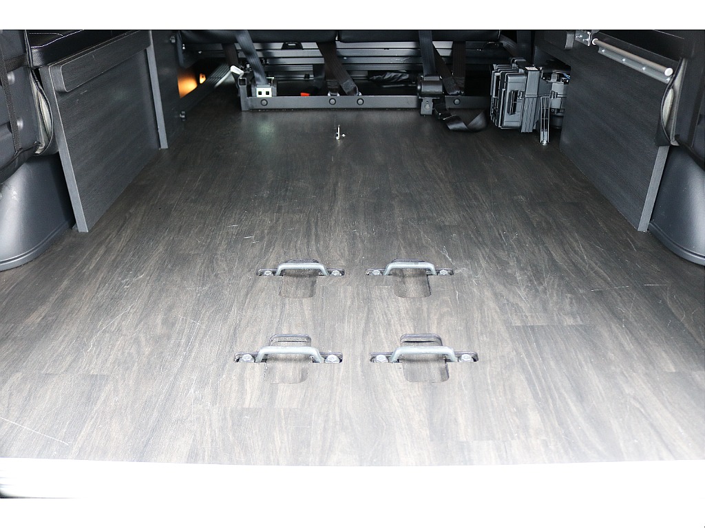 専用床張りフローリング施工！