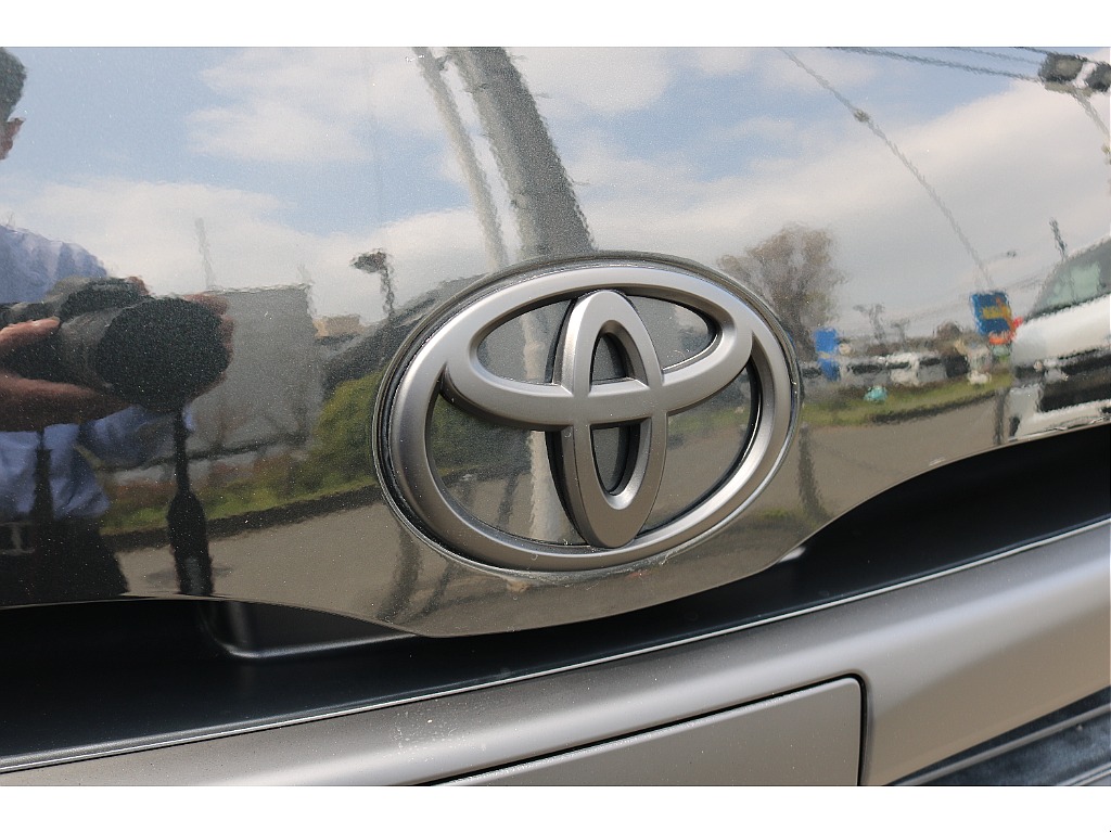 フロントエンブレムマッドブラック塗装！