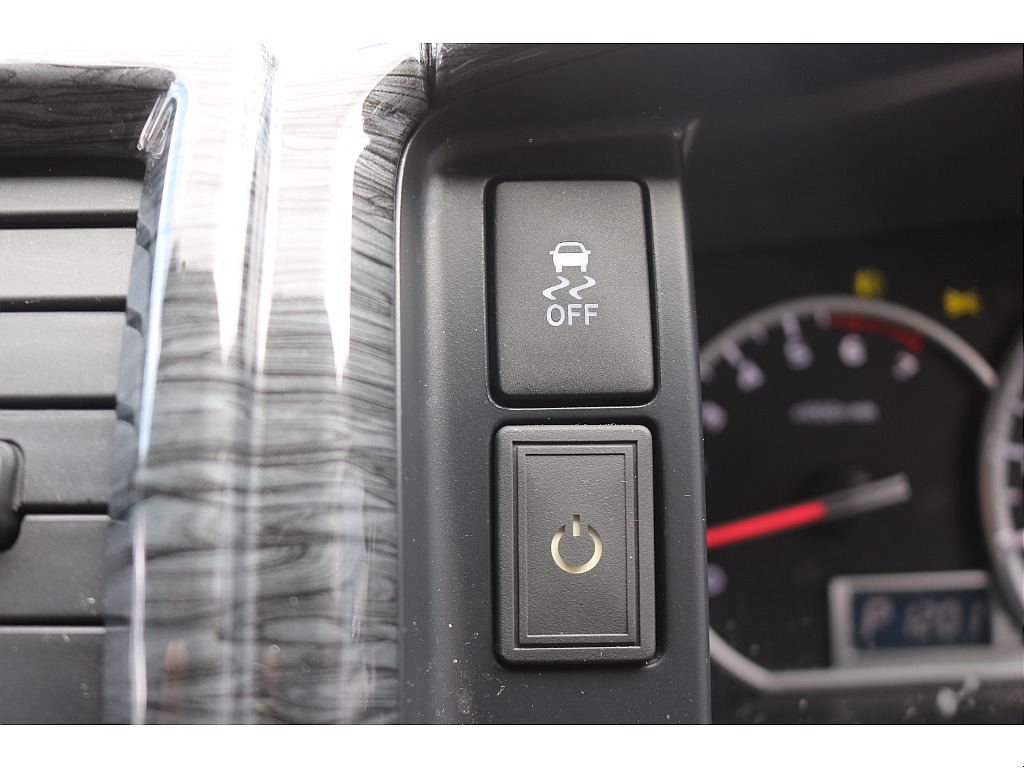 トラクションコントロール、サブモニタースイッチ！