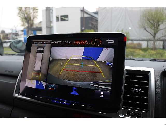 バックカメラ＆パノラミックビューモニター連動！