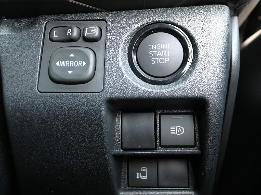 プッシュスタート＆スマートエントリー！パワースライドドア！