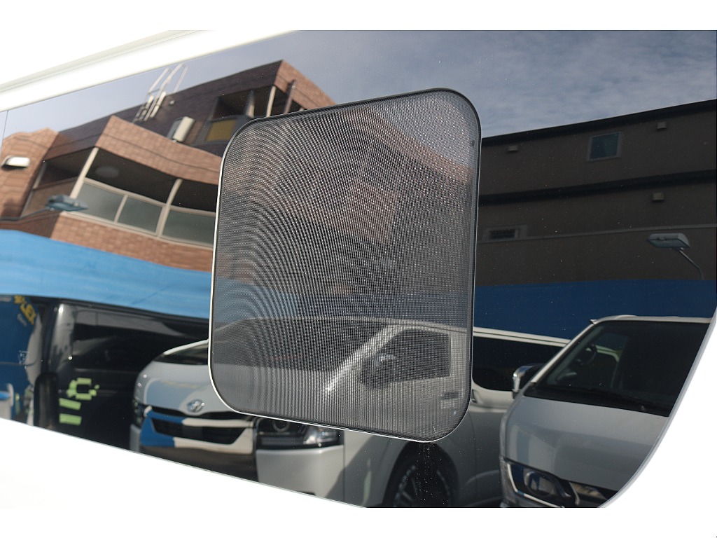 小窓網戸付き！