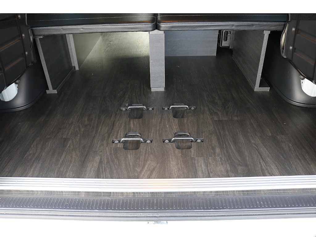 床張りフローリング施工！