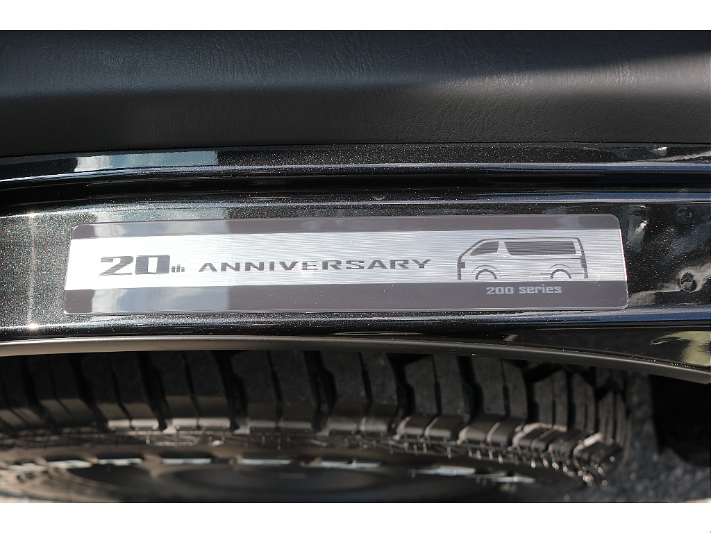 20周年記念スカッフプレート！
