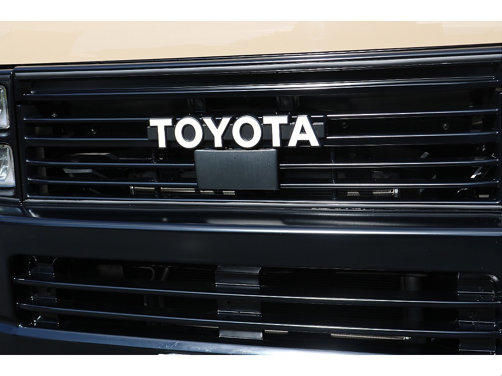 TOYOTAエンブレム！TSSセンサー！
