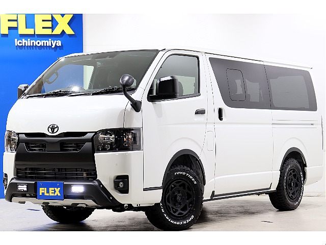 新型ハイエースバン・ダークプライムⅡ・パワフルなディーゼル4WD・両側小窓付き
